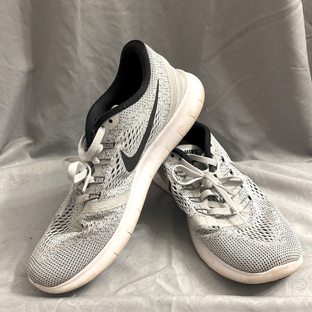 Nike Womens running sneakers